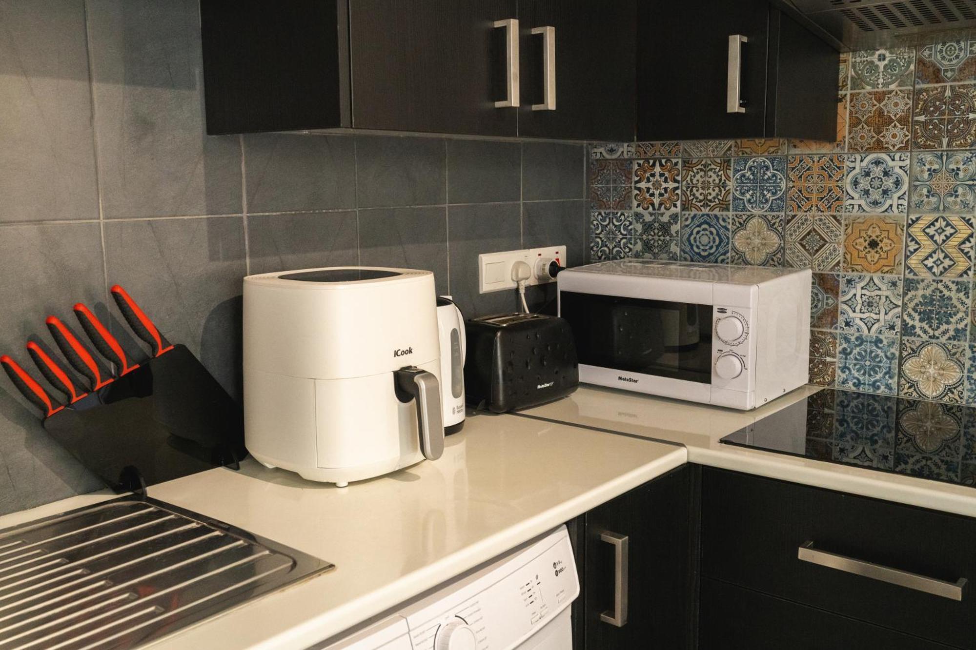 דירות לרנקה Kave Blue Mackenzie 1 Bdr Flat With Pool מראה חיצוני תמונה
